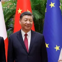 Emmanuel Macron, Xi Jinping şi Ursula von der Leyen, la Beijing  - Foto: Profimedia Images