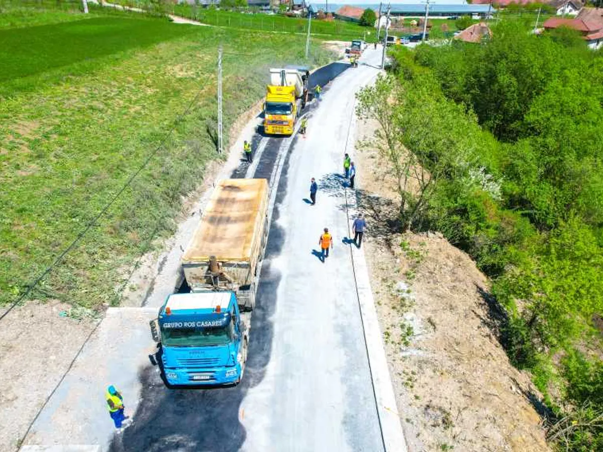 Asfalt pe „Transalpina de Apuseni”, drumul de 80 km / unirea.ro