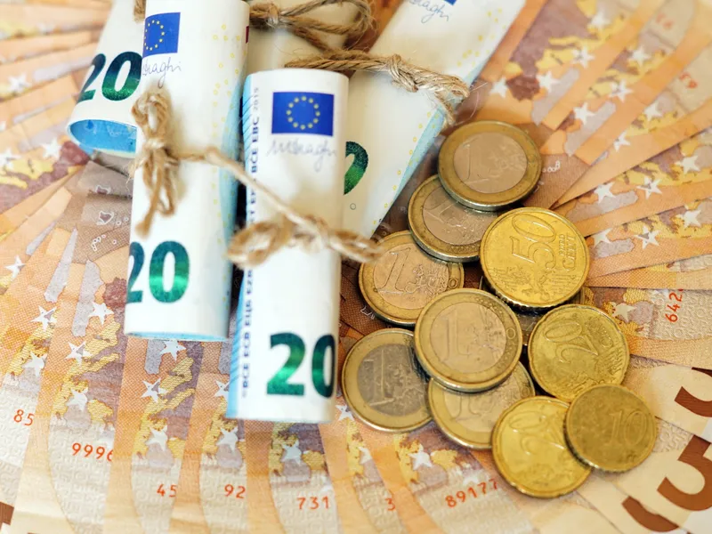 Foto: Românii care lucrează în Germania sunt afectați de salariile mici de pe piață. Cum arată cifrele? Sursa: Freepik