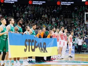 Baschetbaliștii sârbi au refuzat banner-ul "STOP WAR" în Euroliga Foto: adevarul.ro