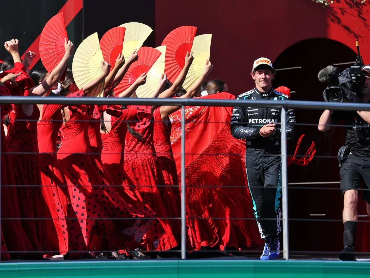 Kimi Antonelli dă lovitura în Formula 1! Italianul câștigă Marele Premiu al Spaniei și îi învinge pe Verstappe