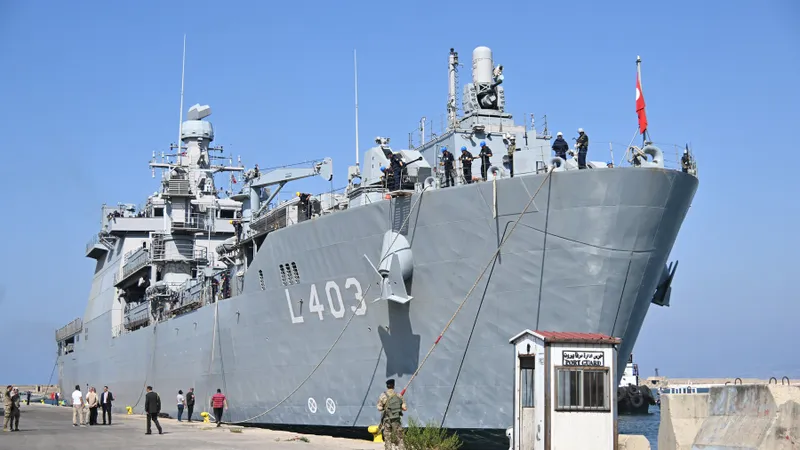 Turcia vrea să facă legea în Marea Neagră, România se bazează tot pe nave de luptă sovietice - Foto: Profimedia Images