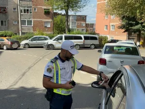 Șofer beat, urmărit pe străzi de Poliție. Când s-a văzut încolțit a aruncat o armă pe geam - Foto: Poliția Română (ro ilustrativ)
