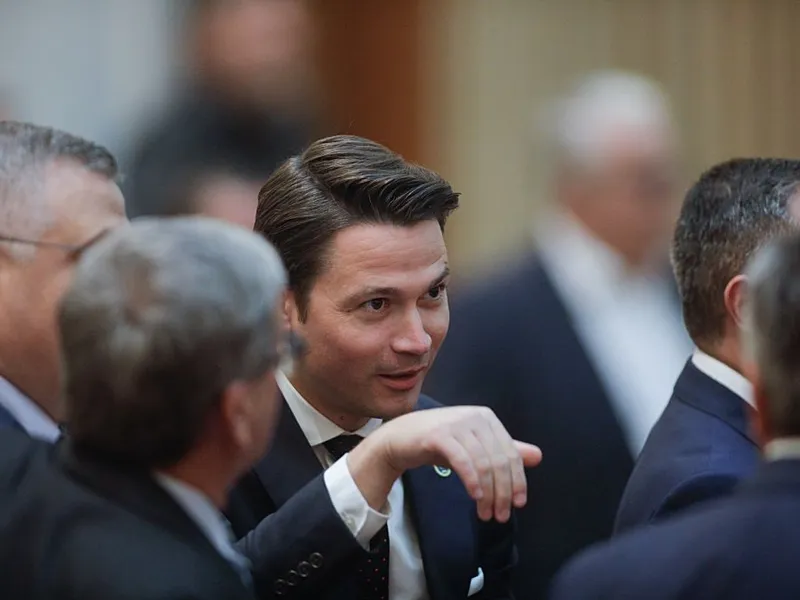 Robert Sighiartău, la şedinţa solemnă de la Parlament ocazionată de aniversarea revoltei de la Braşov, din noiembrie 1987 - Foto: INQUAM PHOTOS/George Călin