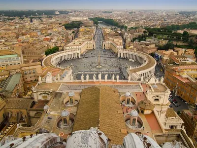 Cardinali trimiși de Vatican în Ucraina / by Aliona & Pasha from Pexels