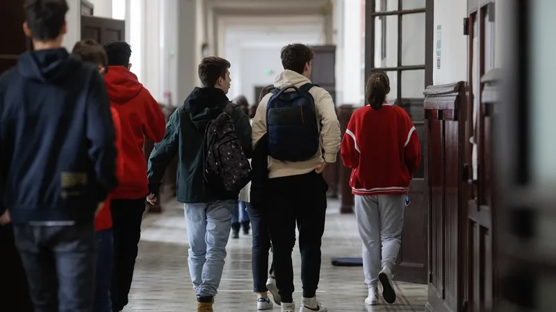 Fără ore de latină, mai puțină română în școli. „Vom preda Istoria comunismului, dar nu avem manual” - Foto: INQUAM PHOTOS / George Călin