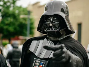Comparația cu Darth Vader din Star Wars i-a adus unei femei 35.000 € - Foto: Pexels (cu rol ilustrativ)