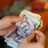 Categoria de români care va primi de la Stat suma de 300 de lei. Peste 160 de mii de oameni vizați - Foto: Profimedia(imagine cu rol ilustrativ)
