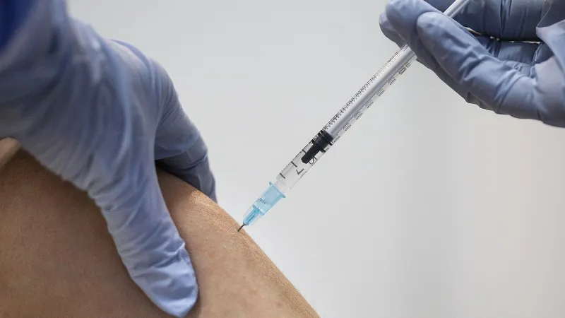 Când va începe administrarea dozei a treia de vaccin anti-COVID. Sursă: Inquam Photos - Octav Ganea