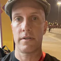 FOTO Un suporter american, blocat să între pe stadion în Qatar din cauza desenului de pe tricou - FOTO: Twitter/GrantWahl