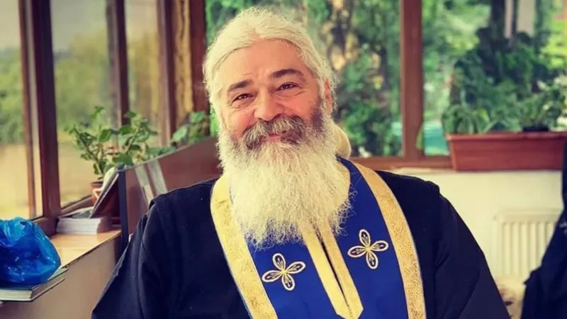 Un cunoscut preot cere 2.000 euro în plic de la fiecare nuntă - Foto: tvneamt.ro
