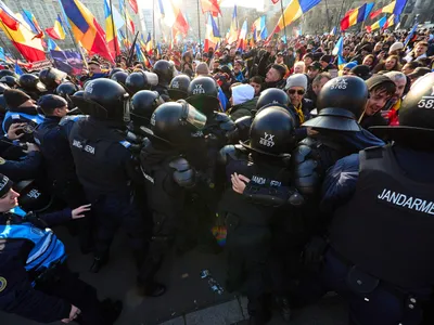 Șase dosare penale și 17 amenzi după mitingul pro-Georgescu din Piața Victoriei. Acuzații grave - Foto: Profimedia Images (rol ilustrativ)