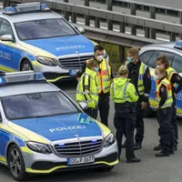 Ce au găsit polițiștii Germani în mașina unui român. Când a fost luat la întrebări a uitat limba  - Foto: Observator / imagine cu rol ilustrativ