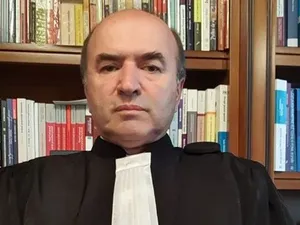 Tudorel Toader în robă de avocat/FOTO: facebook.com