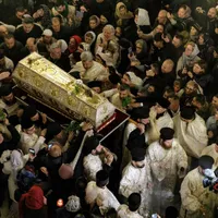 A început pelerinajul la Iași. Racla Cuvioasei Parascheva, scoasă azi la 6 dimineața din Mitropolie - FOTO: Ziarul de Iași(imagine cu rol ilustrativ)