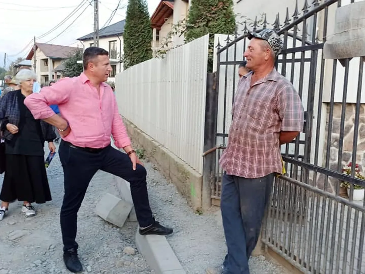 Edilul din Sângeorz își continuă netulburat campania electorală. Nici măcar o urmă de regret pentru cum și-a umilit fetița. Sursa: Facebook