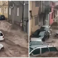 Inundații puternice la Reșița: Oamenii s-au baricadat în case, mai multe mașini au fost luate de ape - Foto: Colaj