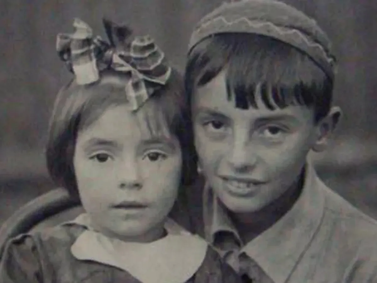 Recunoașteți personajul? Fetița din imagine, artista cu o poveste tristă. Văduvă de la 40 de ani - Foto: Arhiva / imagine cu rol ilustrativ