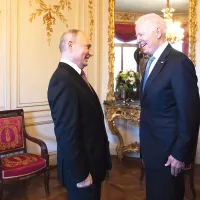 Dialogul surzilor  Amenințarea hibridă cu „arma migrației“ este deja în  desfășurare, devenind un subiect extrem de fierbinte al SUA și UE la dialogul  Biden - Putin. Aici, o imagine de la  întâlnirea de la Geneva - Foto: Getty Images