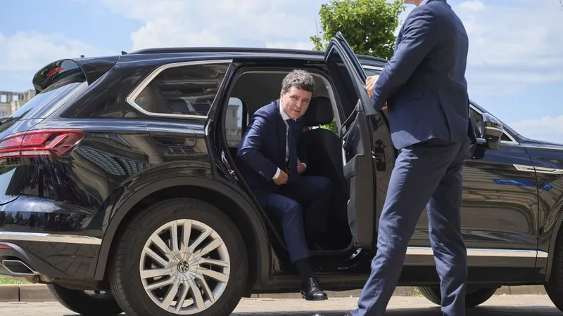 Nicuşor Dan venind la şedinţa solemnă a Curţii Constituţionale - Foto: INQUAM PHOTOS/Codrin Unici