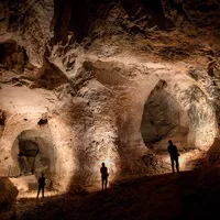 Locul din România unde curge un râu alb ca „laptele”. Trebuie să treci un portal ca să ajungi acolo - Foto: pădureacraiului.ro