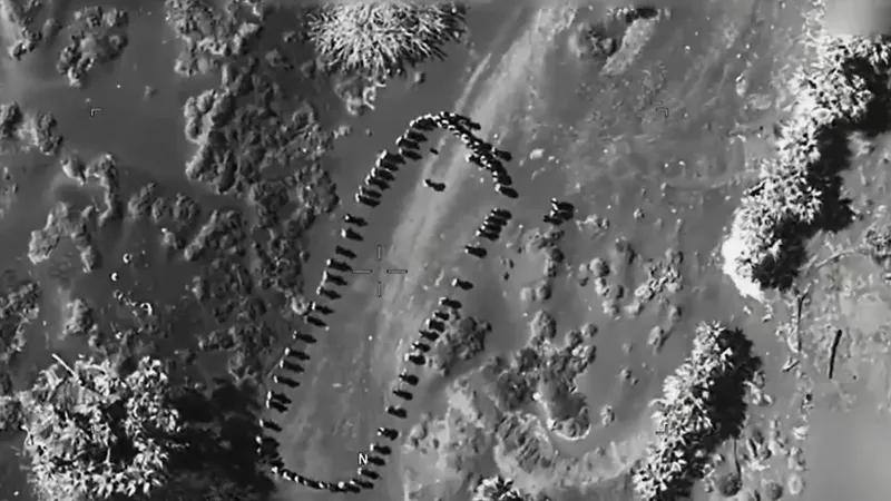 VIDEO Bază militară a rebelilor houthi, rasă de pe fața pământului de SUA. Trump: „Oops!” - Foto: captură video