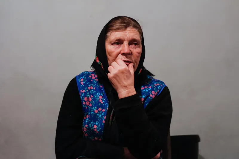 Femeie aflată la pensie, îngrijorată - Foto: Freepik