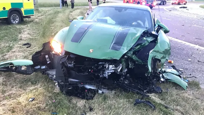 Arestat pentru viteză, după ce și-a făcut praf Porsche-ul de 200.000 €. L-a dat de gol cutia neagră - Foto: Facebook / GTBOARD.com