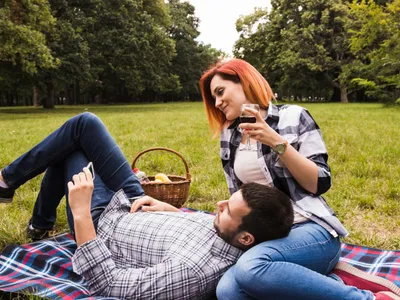 Ce amendă riști dacă faci picnic în pădure și nu strângi gunoiaele. Unde poți sta la pădure fără să iei amendă - Foto: Freepik (Imagine cu rol ilustrativ)