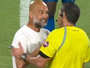 Scene rare cu Pep Guardiola: 'Mă iei la misto?'. Conflict pe teren cu arbitrul. Imaginile furiei