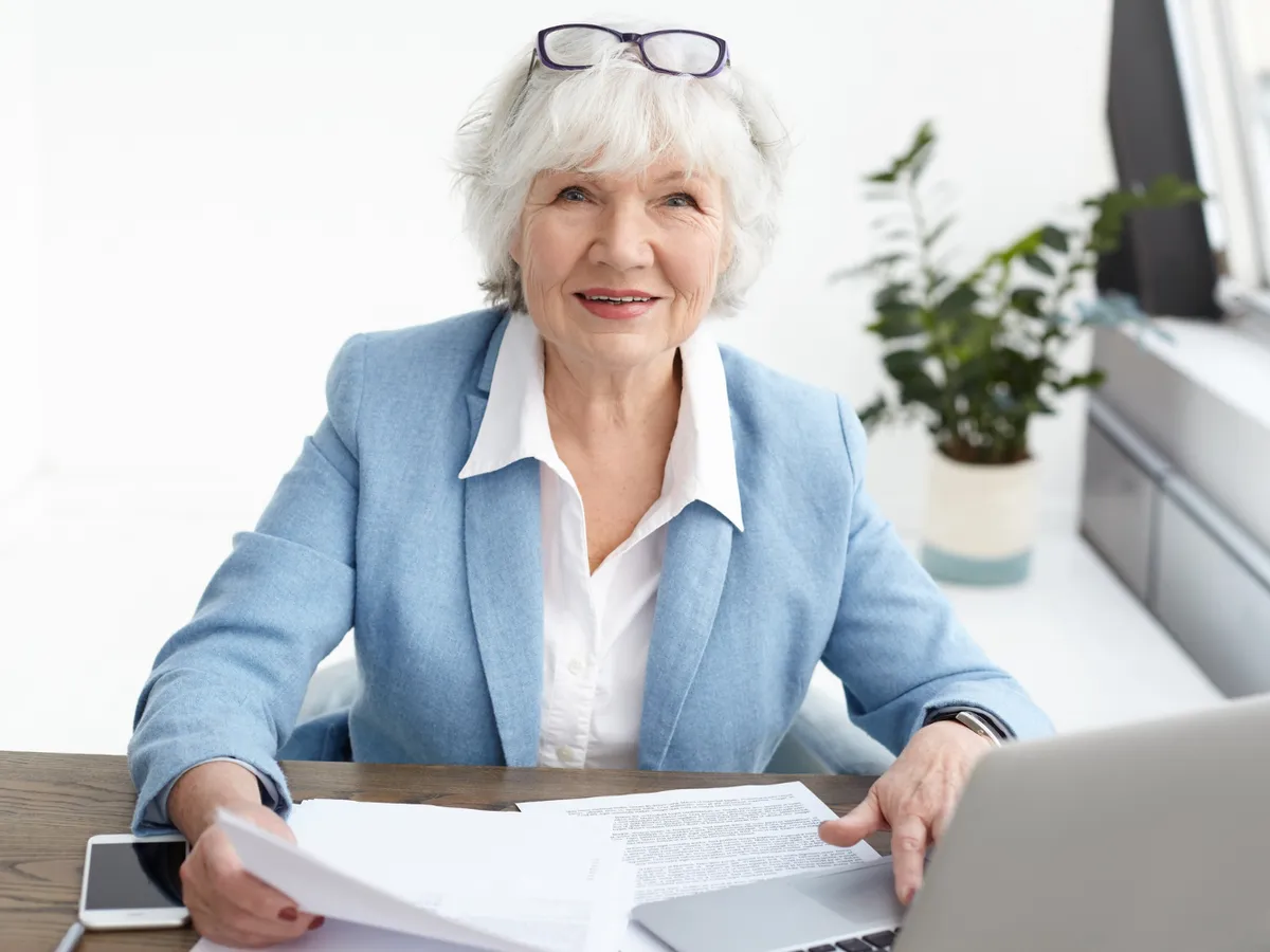 Pensionarii se grăbesc să scoată pensia de la Pilonul 2 chiar dacă pierd 3.000 lei. De ce se tem?