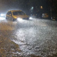 Dezastru după furtuna de Cod Roșu, în București: Peste 200 de case și 100 de străzi inundate - Foto: INQUAM PHOTOS / George Călin