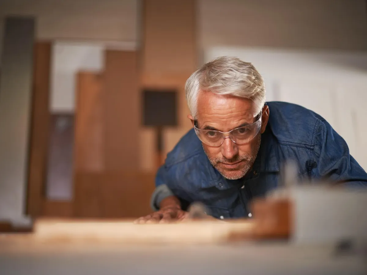 Pensionar muncind la pensie - Foto: Freepik