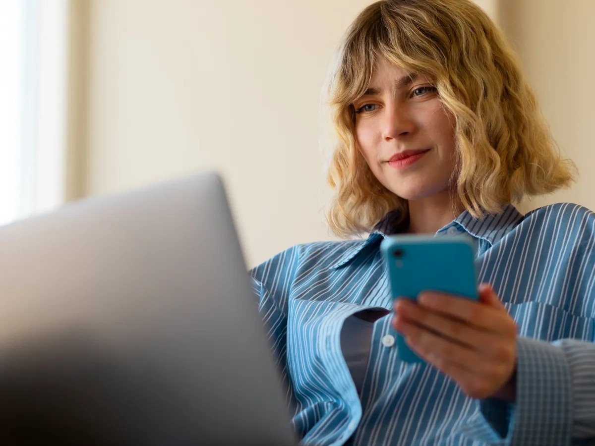 LinkedIn va utiliza datele publice ale utilizatorilor din UE pentru antrenarea AI-ului