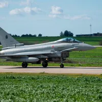 VIDEO Polonia ridică avioane după atacul rus cu rachete Kinzhal. Un Typhoon a interceptat un IL-20 - Foto: Profimedia Images