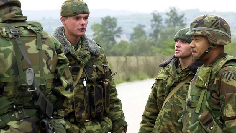 Aproape 7.000. Militarii ruşi sună la un hotline ucrainean, "I want to live", pentru a se preda - Foto: getarchive