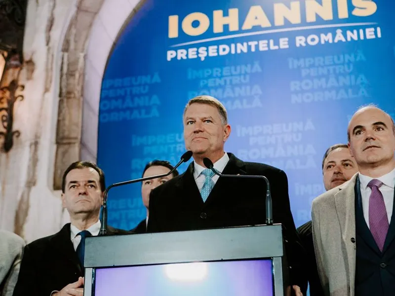 Rareș Bogdan, alături de Iohannis și Orban. Foto: Facebook