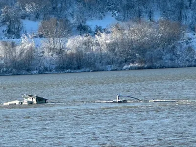 Navă încărcată cu 1.133 de tone de fertilizator, scufundată în Dunăre. Risc de poluare a fluviului - Foto: Facebook Primăria Zimnicea