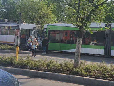 Accident incredibil, în București. Două tramvaie s-au lovit frontal, bot în bot - Foto: Facebook / Info Trafic Bucuresti și Ilfov