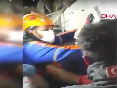 Femeie salvată/FOTO: Youtube/Sputnik Türkiye