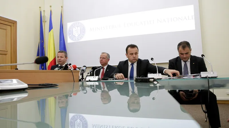 Liviu Gabriel Ispas, Pavel Nastase, Liviu Pop si Gigel Paraschiv participa la o conferinta de presa desfasurata la Ministerul Educatiei, miercuri, 15 februarie 2017. Inquam Photos / George Calin