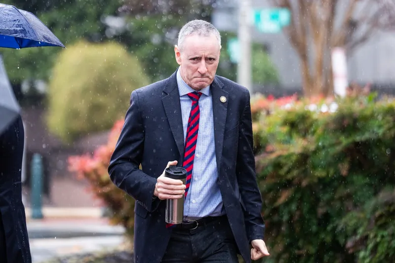 Senatorul Brian Fitzpatrick, inițiator al unui proiect de lege care interzice achiziția de petrol rusesc de către SUA - Foto: Profimedia Images (imagine cu  rol ilustrativ)