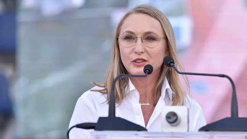 Concediată pentru management prost la CSM. Gabi Szabo, pentru Newsweek: Plătim un idol cu 250.000 € / Inquam Photos / Bogdan Dănescu