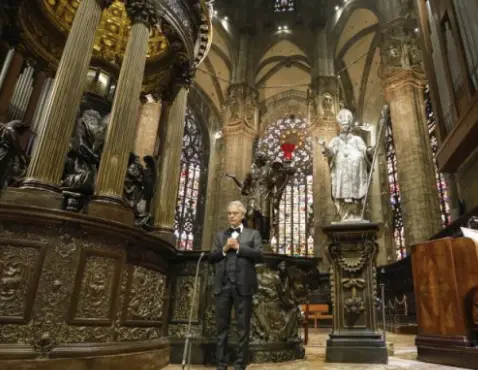 Andrea Bocelli în Domul din Milano/FOTO: youtube.com