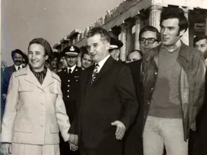 Nicolae Și Elena Ceaușescu, alături de fiul Nicușor, în vizita din Grecia, când liderul comunist a dat bani mănăstirilor de a Athos - Foto: Fototeca online a comunismului românesc cota 35/1976