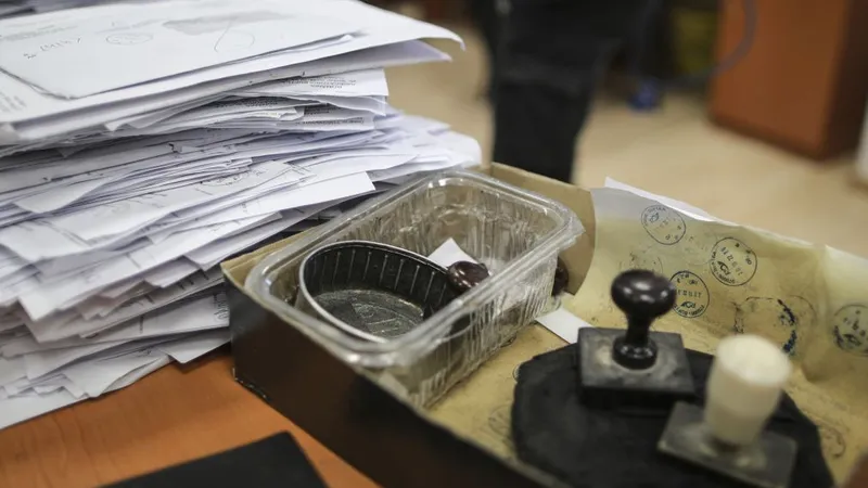 Adio, râşniţe IT. 8.000.000 de lei costă noile calculatoare pe care le cumpără Poşta Română - Foto: INQUAM PHOTOS/Alexandru Busca