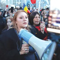 DE LA BAL LA SPITAL Diana Șoșoacă a trecut  de la susținerea statului de drept la  susținerea de minciuni despre  pandemie - Foto: INQUAM PHOTOS/ Octav Ganea