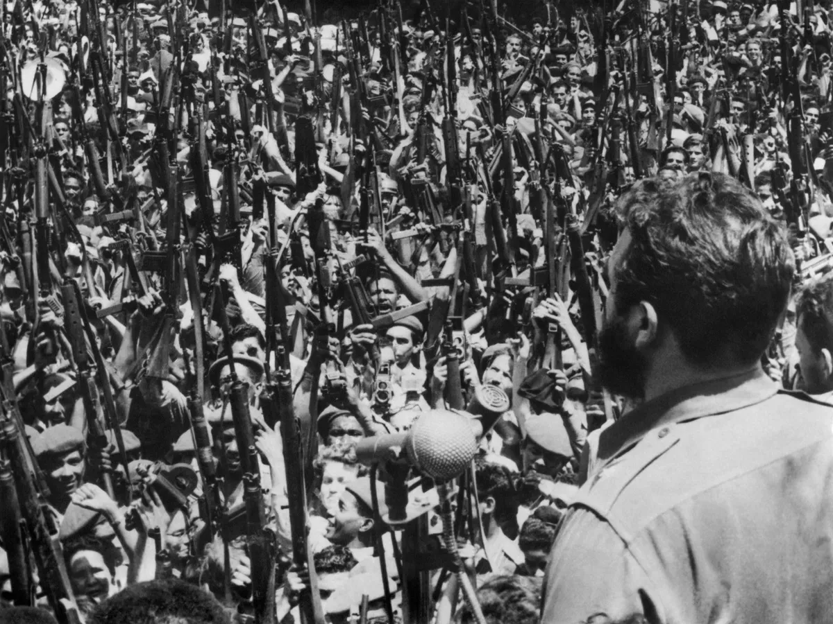 Fidel Castro în fața armatei sale cu care a  învins SUA - Foto: profimedia Images