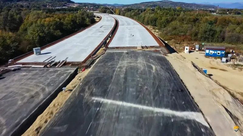 Ungaria face 120 km de autostradă cu 3 benzi. România va avea autostradă de la Est la Vest în 2030 - Foto: Pro Infrastructura