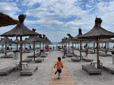 Hotelierii din Mamaia, supărați pe supermarketuri, pentru că turiștii mănâncă din sacoșă în cameră - Foto: Facebook (Imagine cu rol ilustrativ)